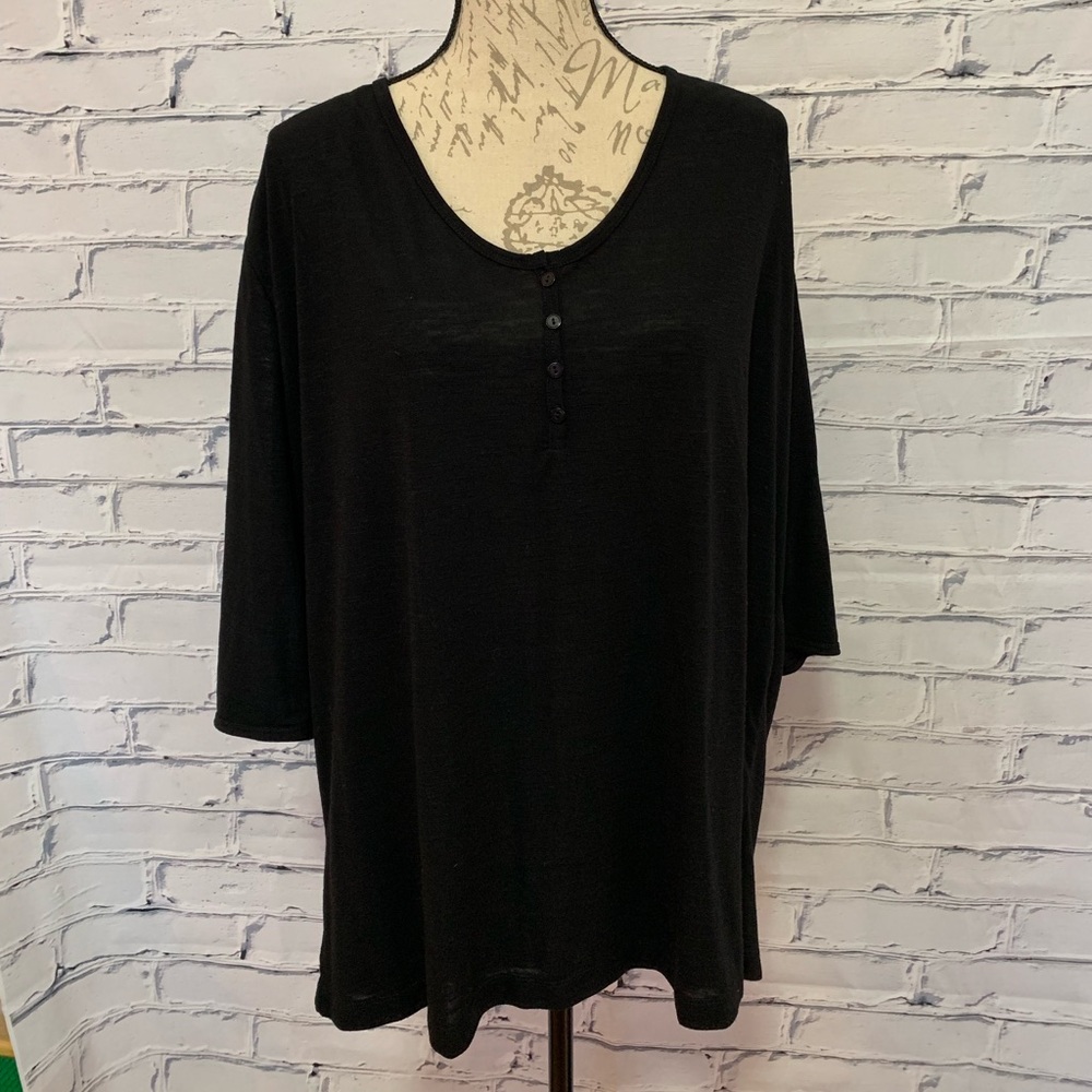 Black 3/4 sleeve shirt. Size 1X.  By Jet.